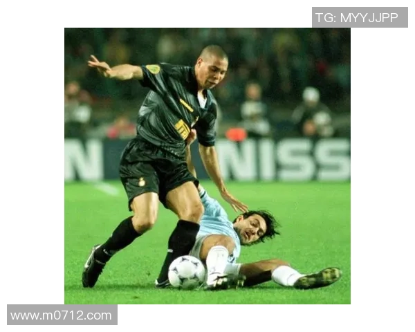 现役足球明星霸气瞬间展现他们的风采与实力的精彩照片合集